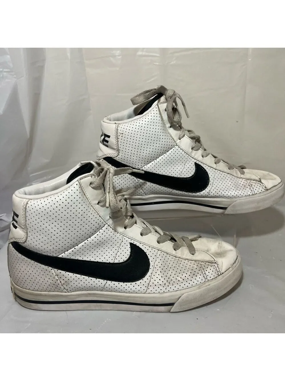Nike high perforated Blazer White
